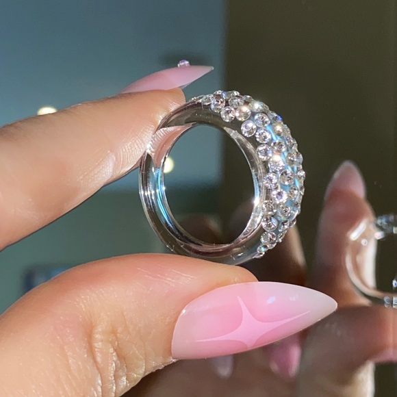 Clear acrylic crystal Lucite ring made with Swarovski crystals - Picture 4 of 12